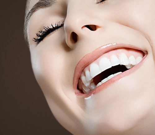 [新聞] 假牙宜每天徹底清潔 積聚污垢易致其他牙患