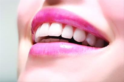 [新聞] 口腔保健－一口黃板牙 社會新鮮人不敢露齒笑