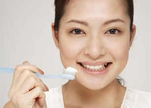 [新聞] 天天刷牙還要清潔牙齒？刷牙不當或引起7種疾病