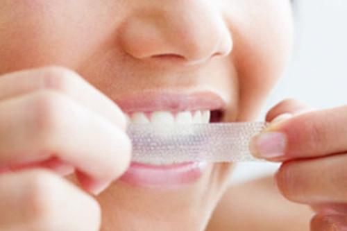 [新聞] 男子用牙貼險喪命 牙齒美白要選對路