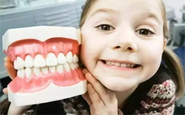 [新聞] 孩子換牙，長出的牙齒很醜、不整齊怎麼辦？