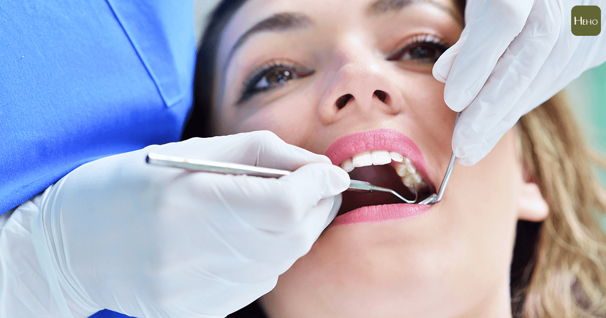 植牙2年牙齒就搖搖欲墜！醫生：植體周圍炎讓你保不住牙！